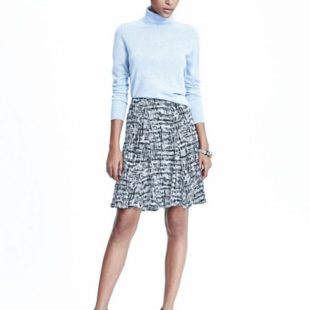 Banana Republic trapeze skirt blue print Size 4